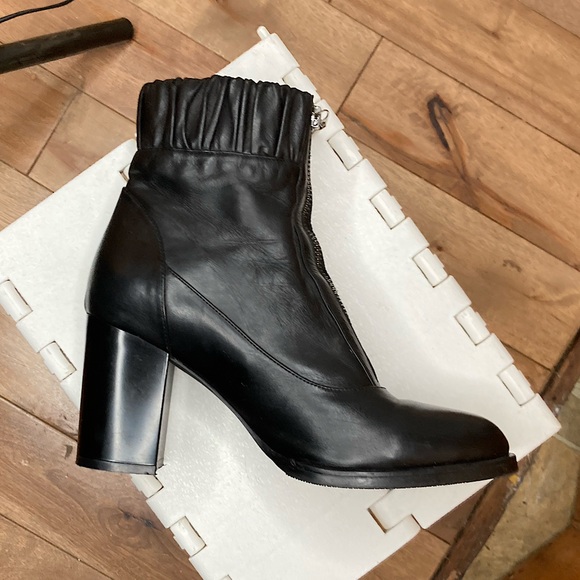 zip front leather ankle boots - Picture 9 of 10